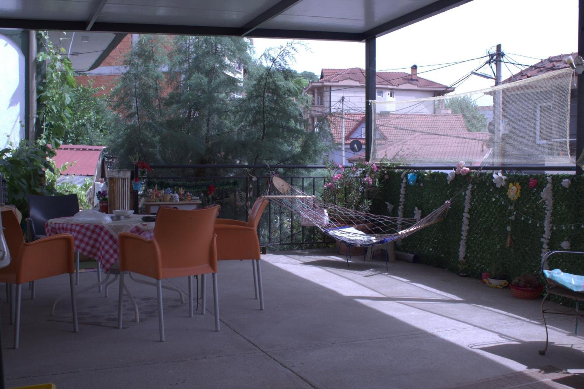Bed and Breakfast Adem'S Cozy Terrace Retreat Скоп'є Екстер'єр фото